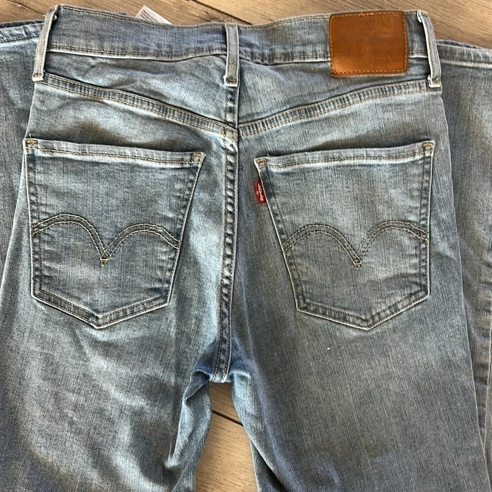 Levi’s premium denim size 26 straight leg ankle jeans